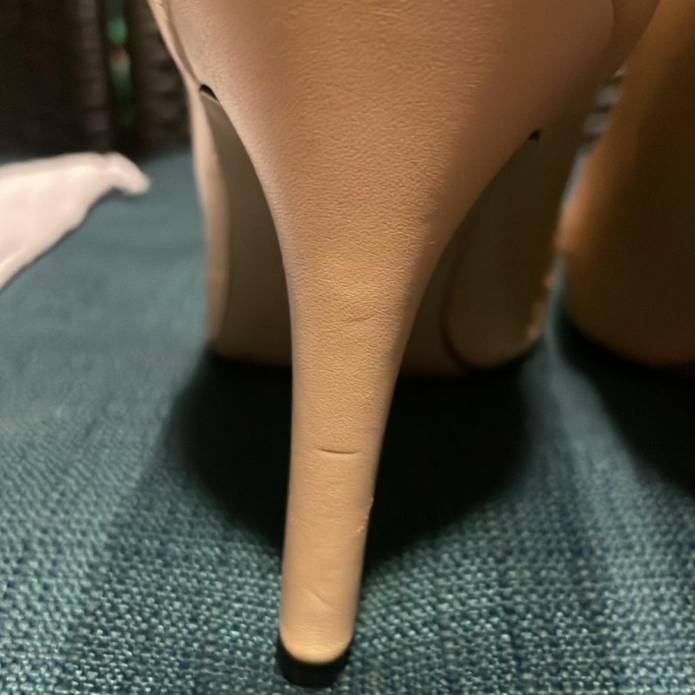 Valentino Heels Pumps Size 8 Runs Small - Picture 4 of 11